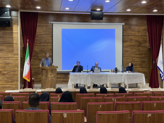 نشست اساتید و دانشجویان با برخی صنعتگران استان فارس در دانشگاه فسا