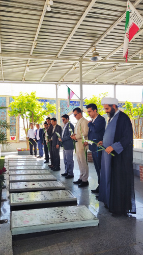 آغاز به کار سرپرست دانشگاه فسا با زیارت قبر شهدا شهرستان فسا